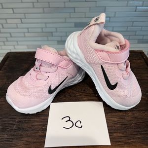 Toddler pink Nike Sneakers